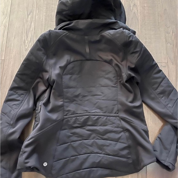 Lululemon jacket size 2 - Picture 3 of 3